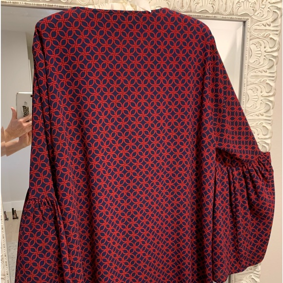 Michael Kors Blouse in red and navy blue, tunic style with full ruffle sleeve. - Picture 2 of 4
